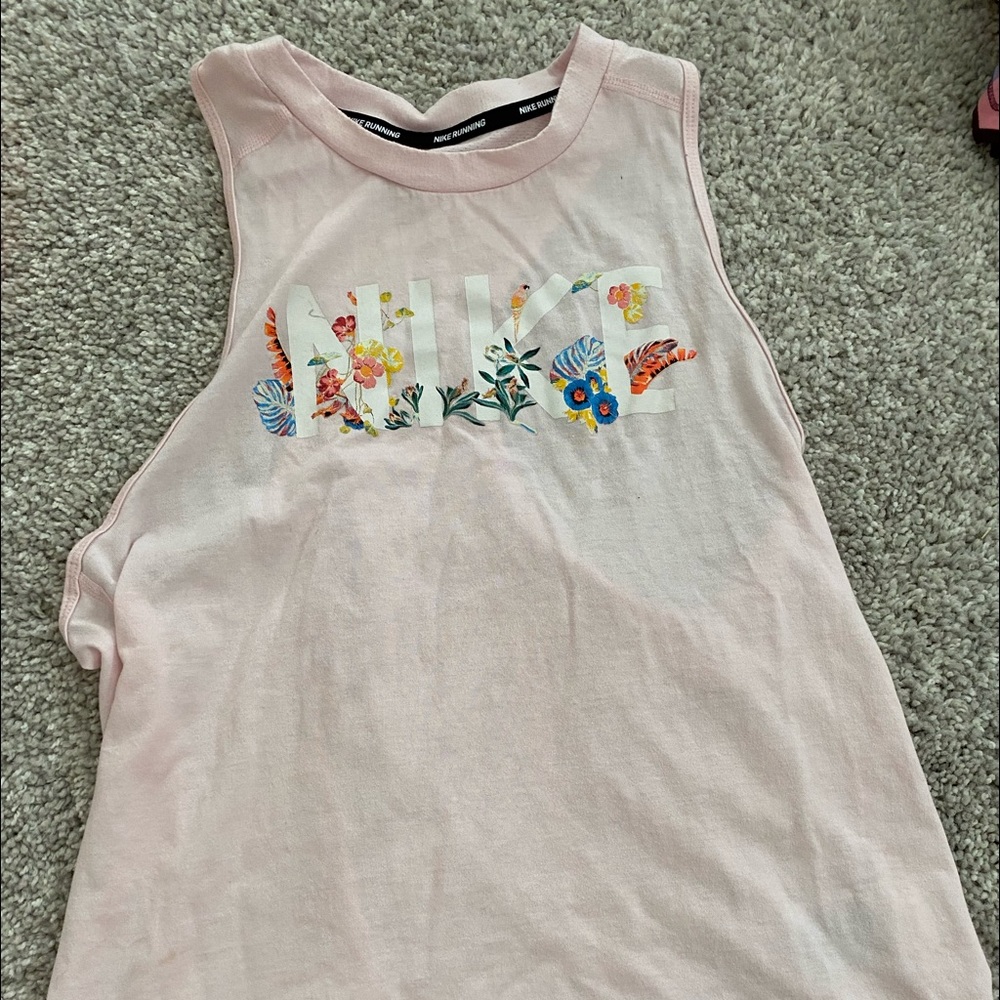 Nike Women’s Athletic Tank Top With Flower Pattern Size Medium Light Pink